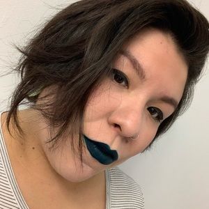 Meet your Posher, Larissa